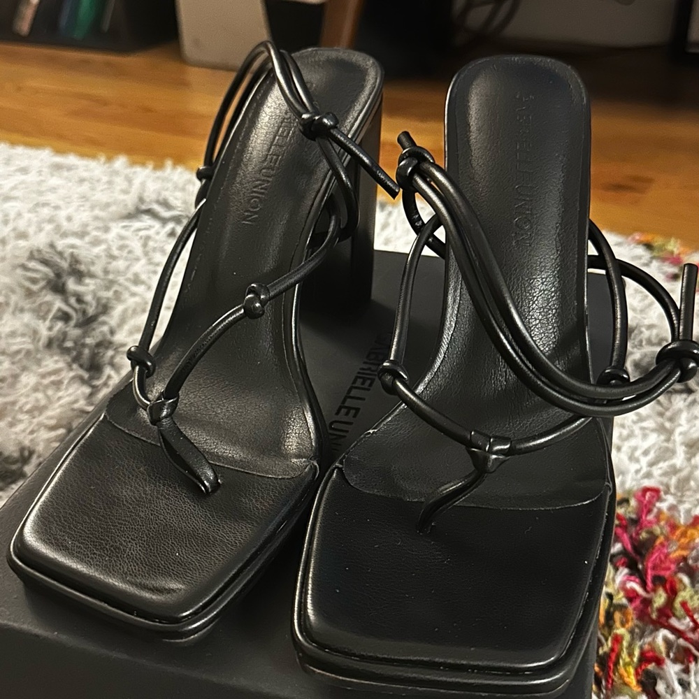 Knotted block heel